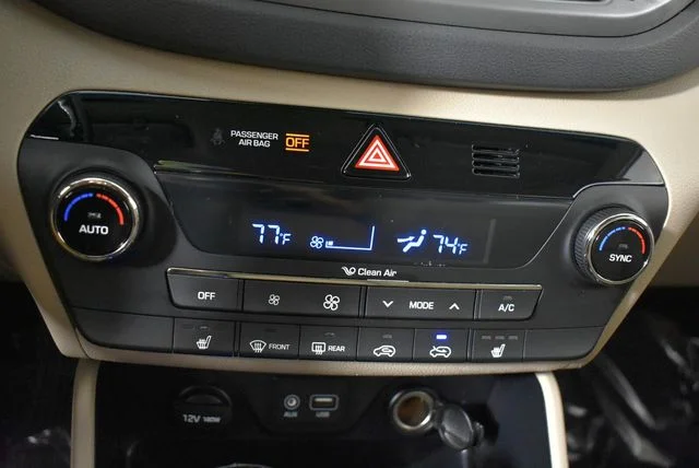 Used 2017 Black Hyundai SE Plus image 42