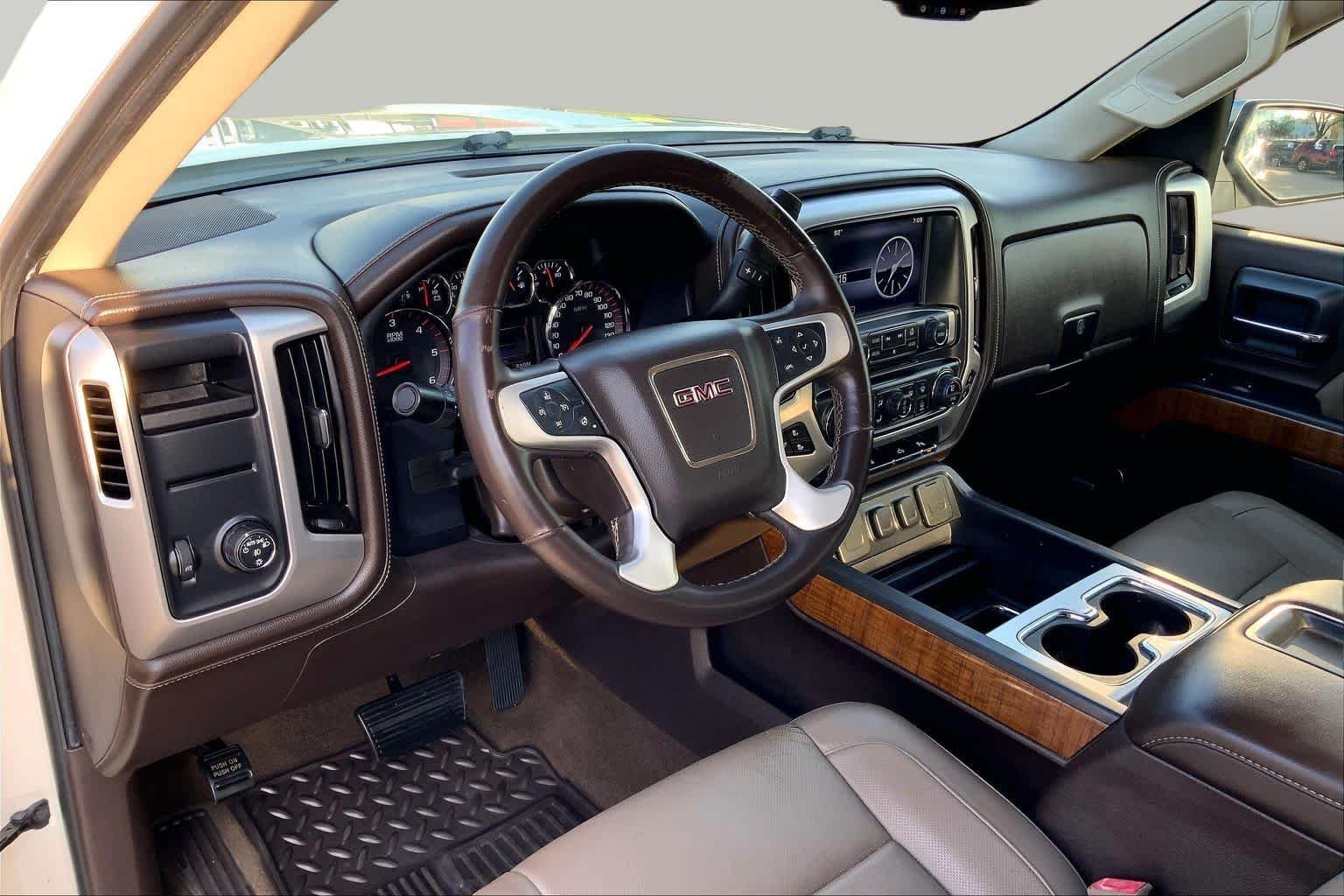 Used 2015 White Diamond Tricoat GMC SLT image 16