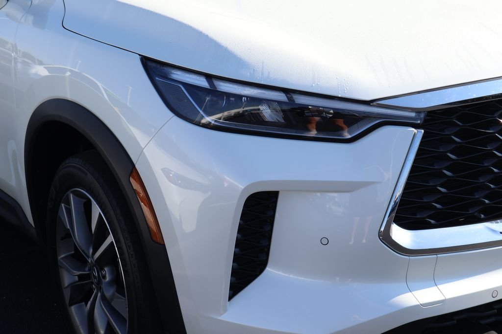 Used 2024 White INFINITI LUXE image 4