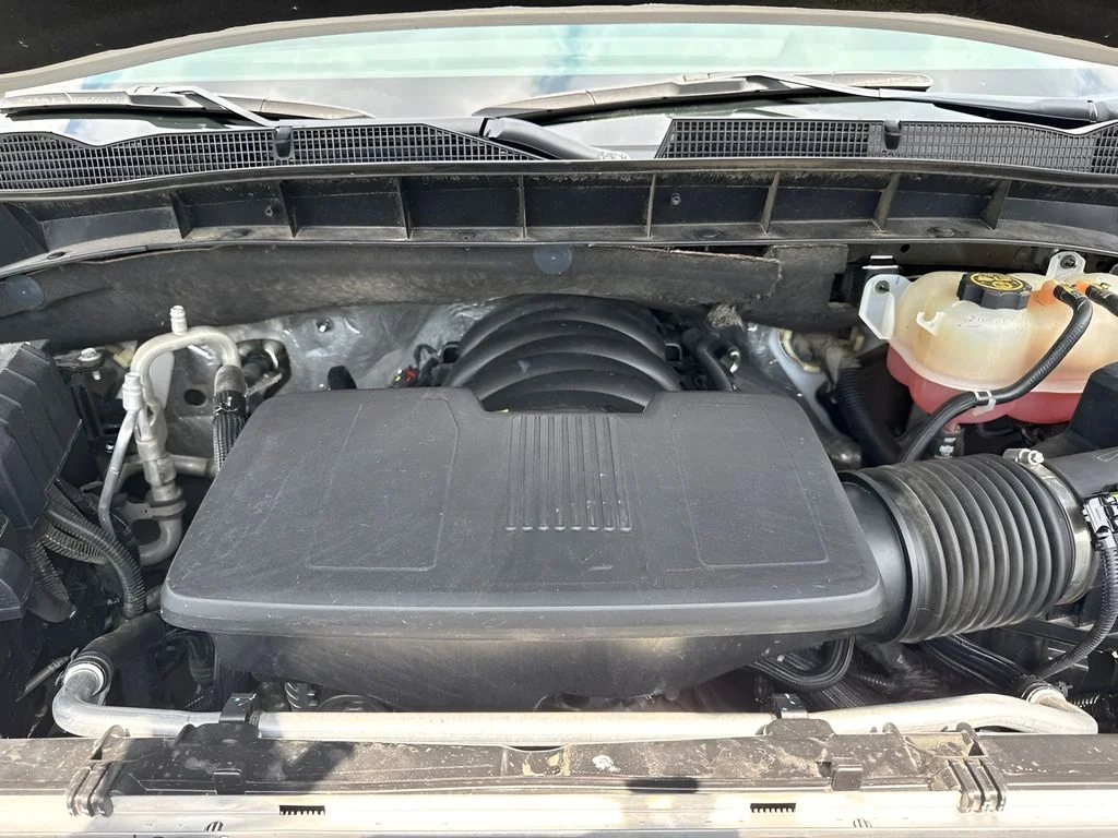 Used 2022 White GMC AT4 image 34