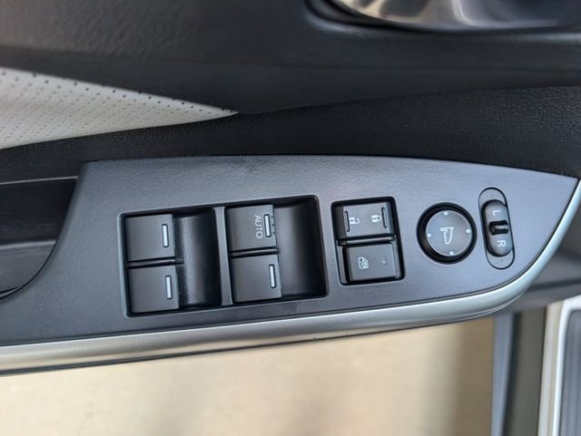 Used 2015 Silver Honda EX-L image 22