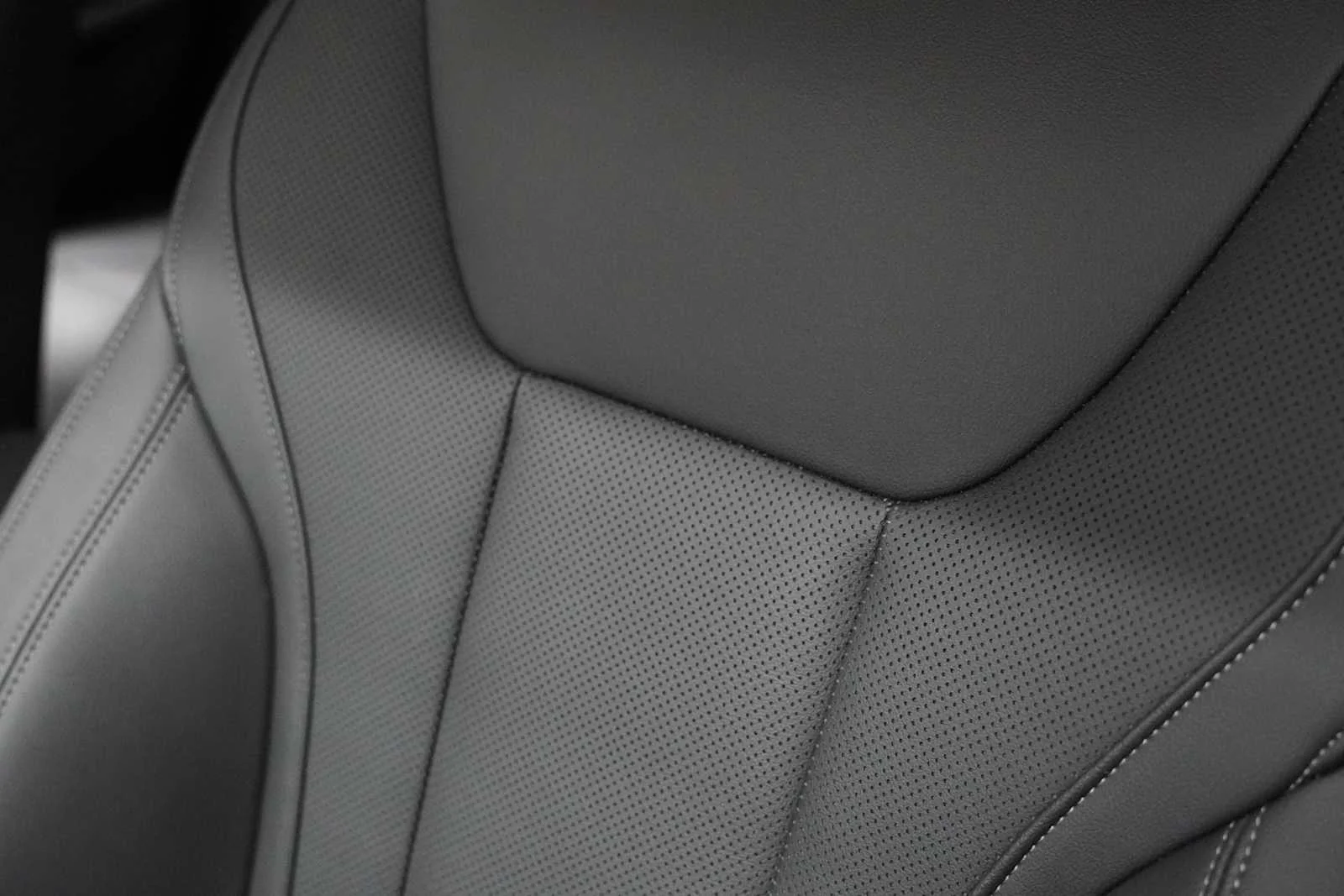 Certified Used 2024 Mineral White Metallic BMW 330i image 11