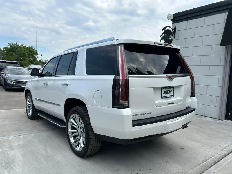 Used 2019 White Cadillac Sport Utility 4D image 9