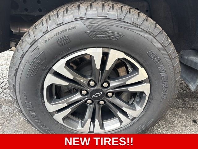 Used 2022 Black Chevrolet Z71 image 28