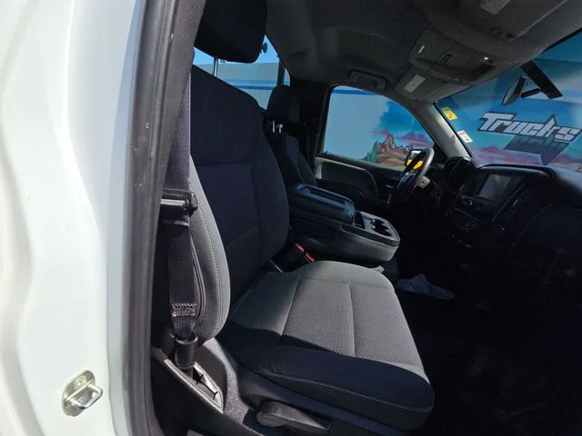 Used 2018 White GMC Base image 22