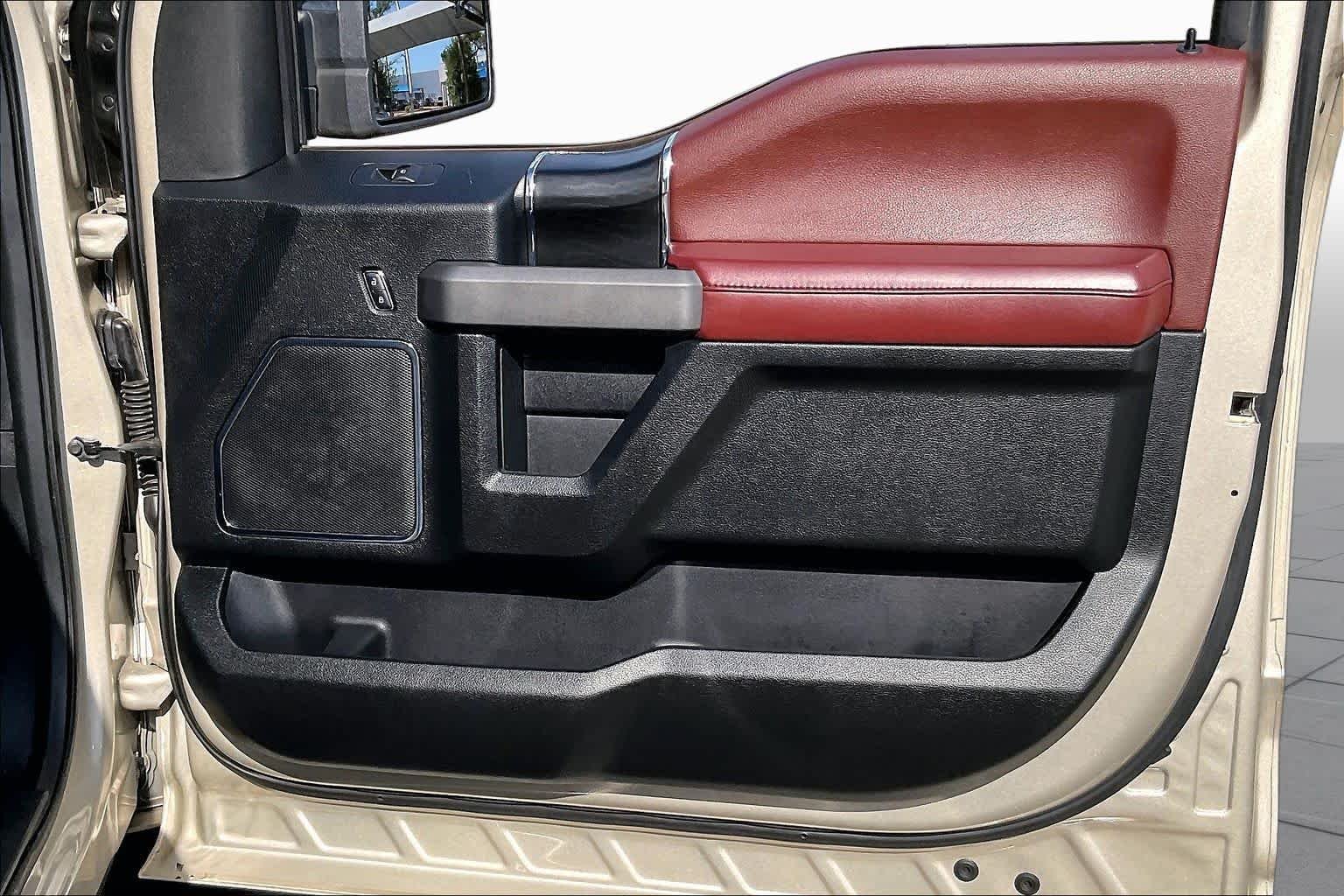 Used 2018 White Gold Ford Platinum image 22