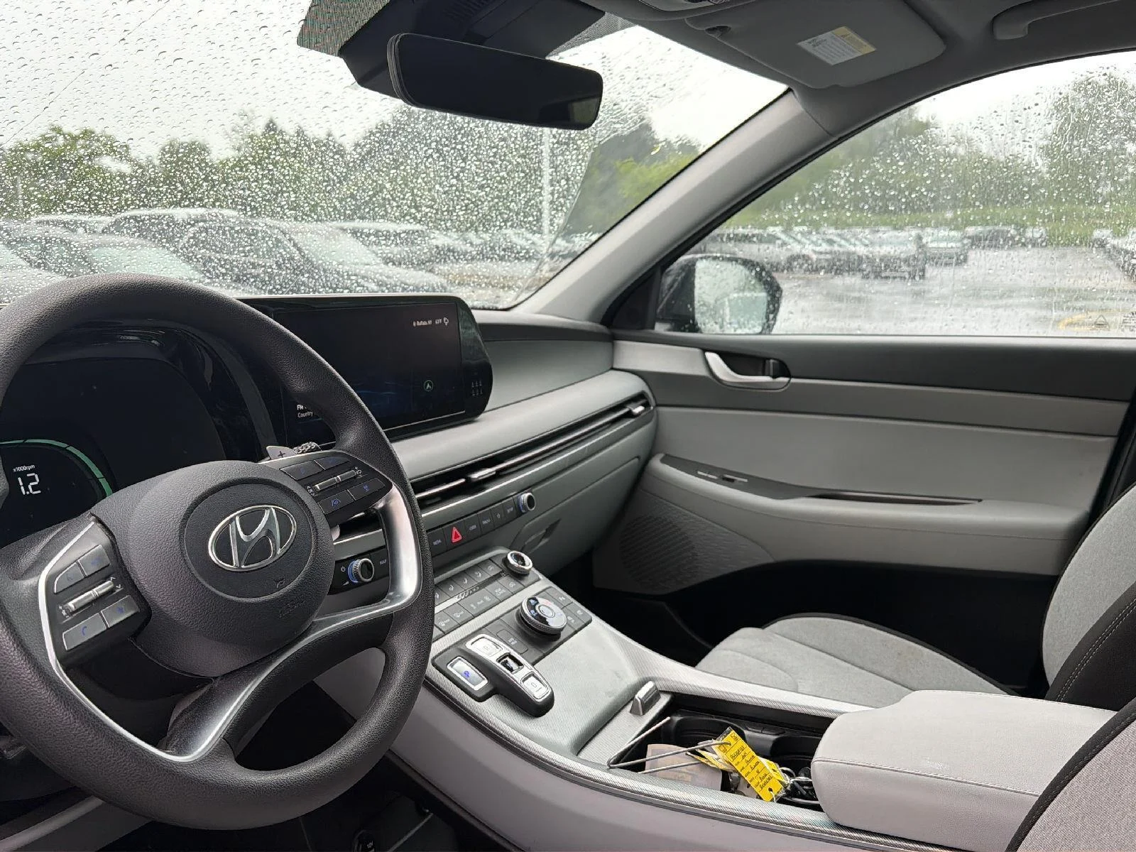 Used 2023 Moonlight Cloud Hyundai SE image 5