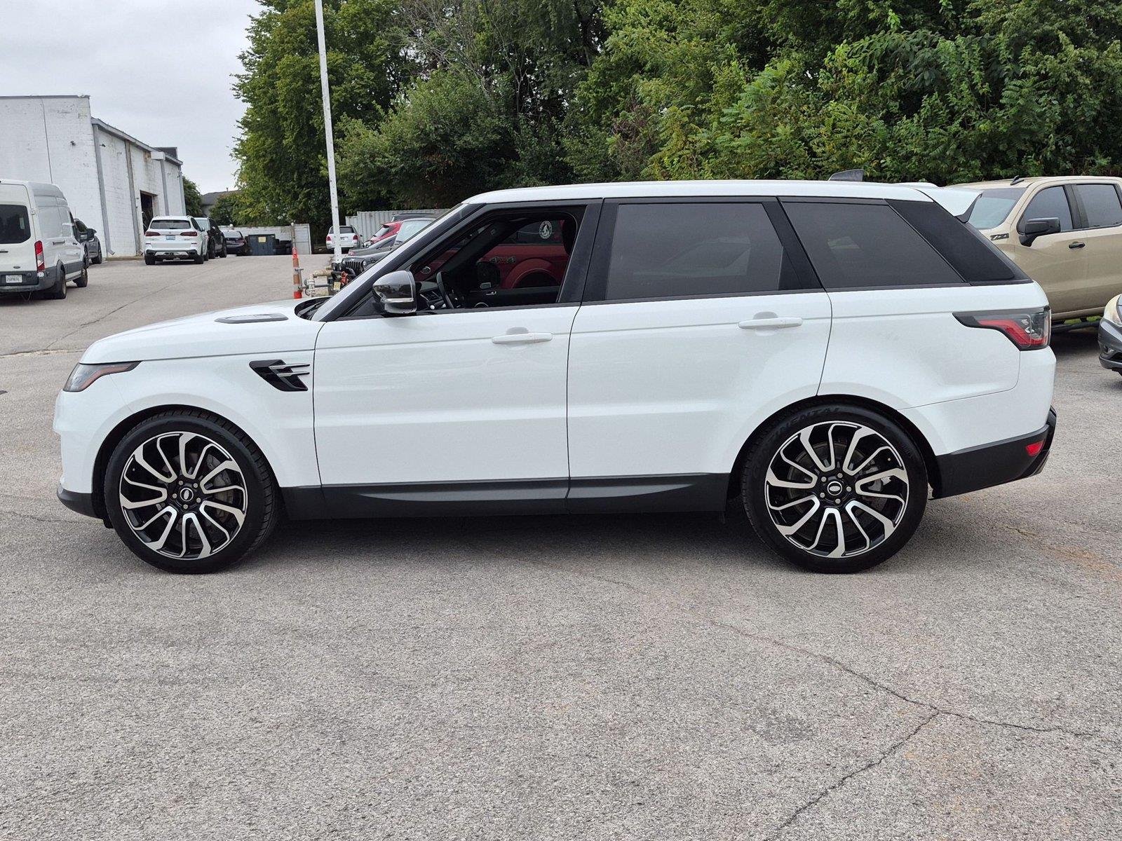 Used 2018 Fuji White Land Rover SE image 2