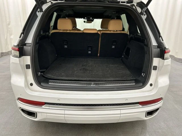 Used 2023 White/off-white Jeep Summit Reserve image 7