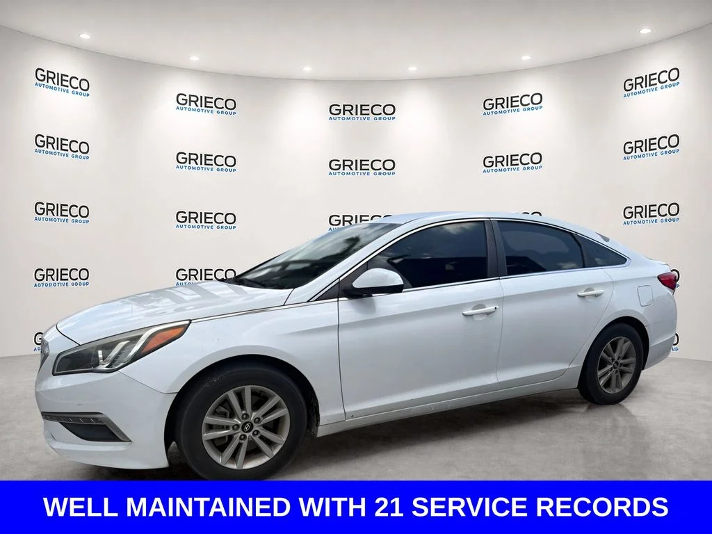 Used 2015 White Hyundai SE image 3