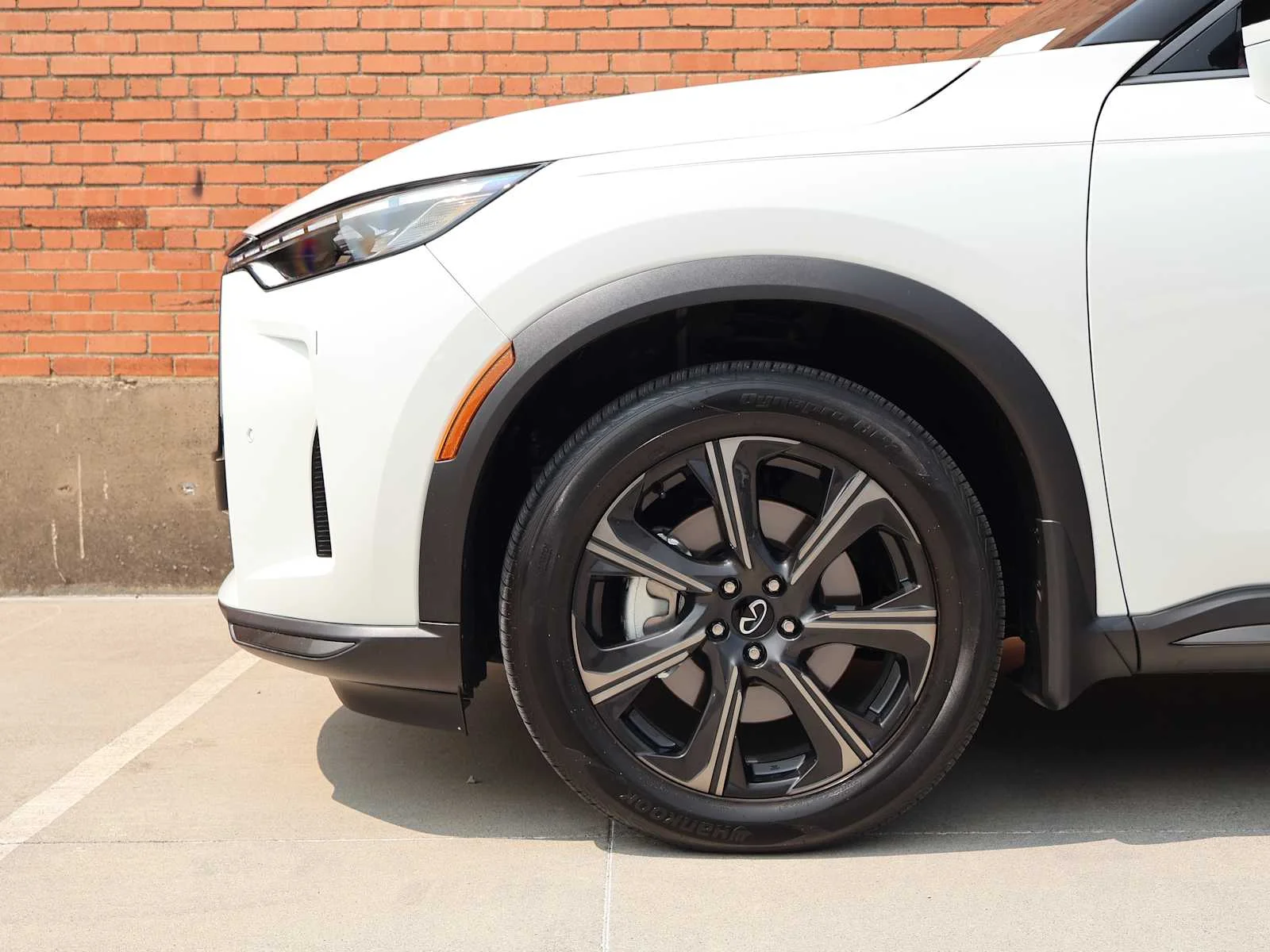 New 2027 2T RAD WHT INFINITI Autograph AWD image 17