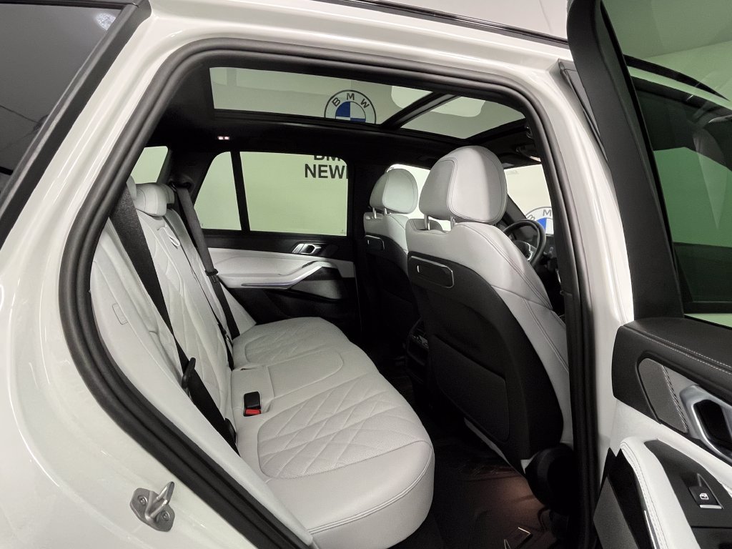 Used 2026 White BMW xDrive40i image 23
