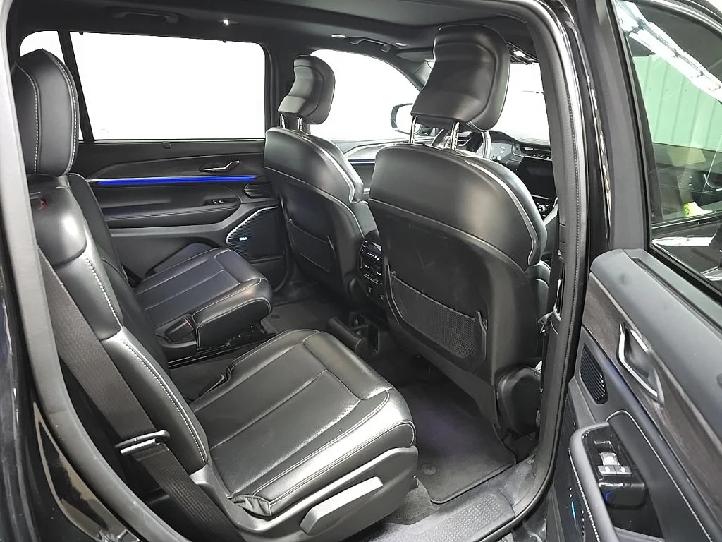Used 2021 Diamond Black Jeep Overland image 18