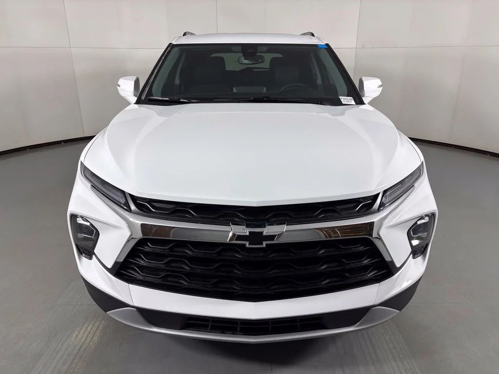 New 2026 Summit White Chevrolet 3LT image 4