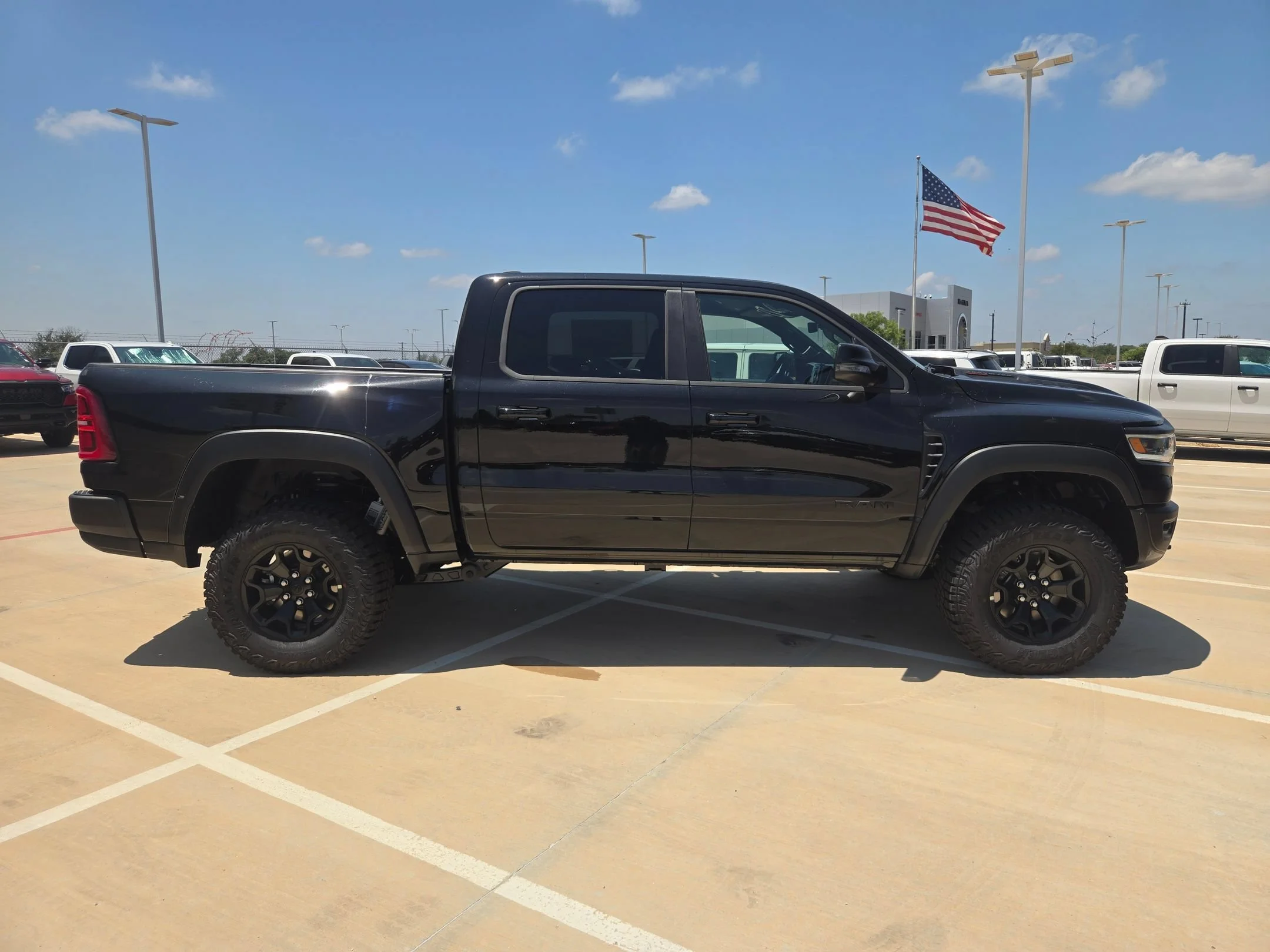 New 2026 Diamond Black Crystal Pearl-Coat Exterior Paint RAM RHO image 2