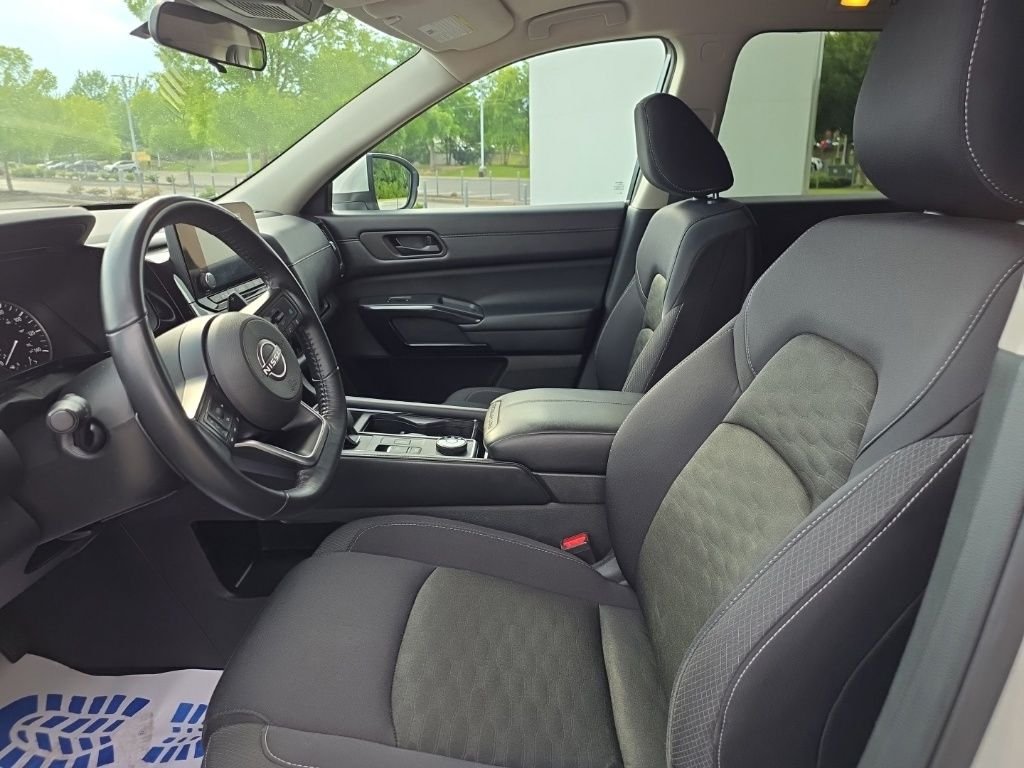 Used 2024 Silver Nissan SV image 16