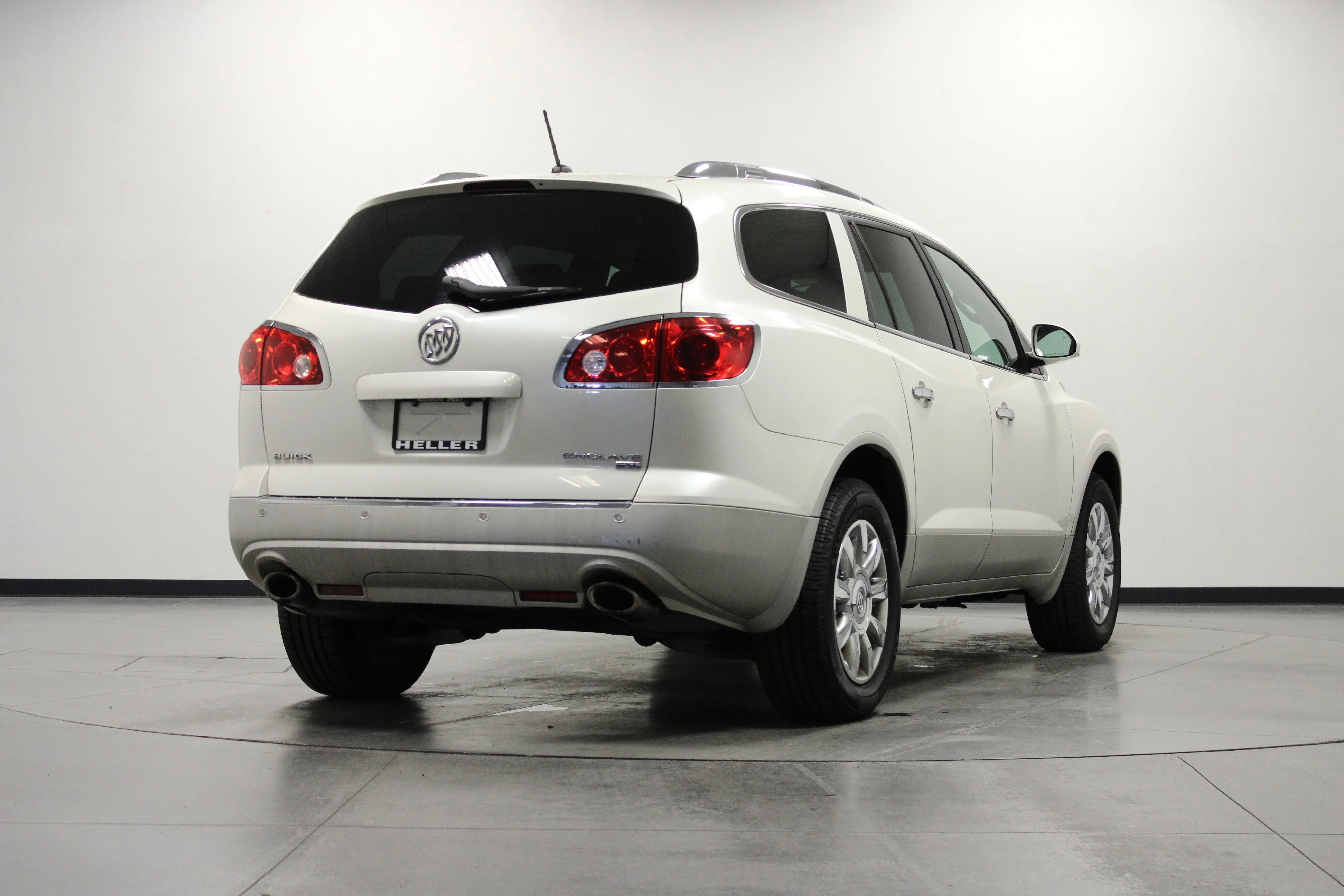 Used 2011 White Diamond Clearcoat Buick CXL image 4