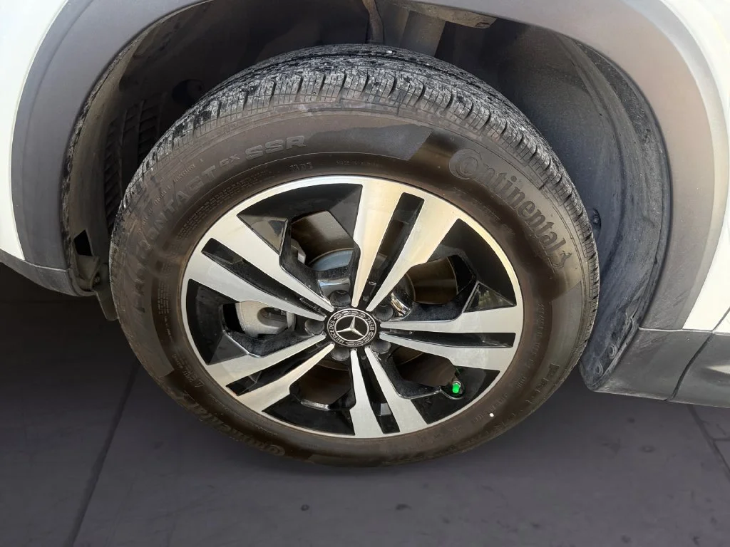 Used 2025  Mercedes-Benz GLB 250 image 9