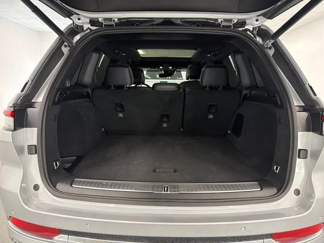 Used 2025 Silver Jeep Overland image 9