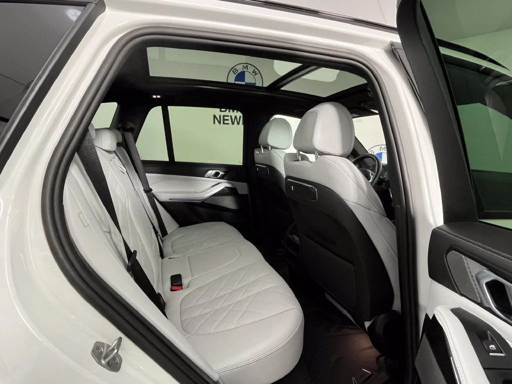 Certified Used 2026 White Metallic BMW xDrive40i image 23