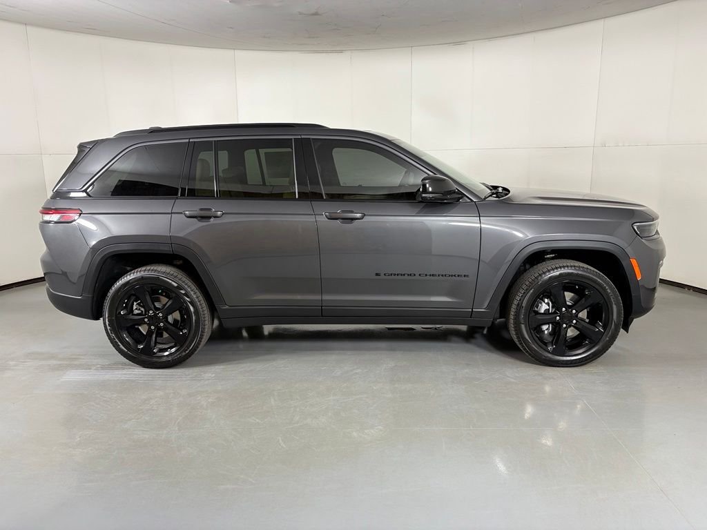 New 2026 Baltic Gray Metallic Clearcoat Jeep Limited image 9