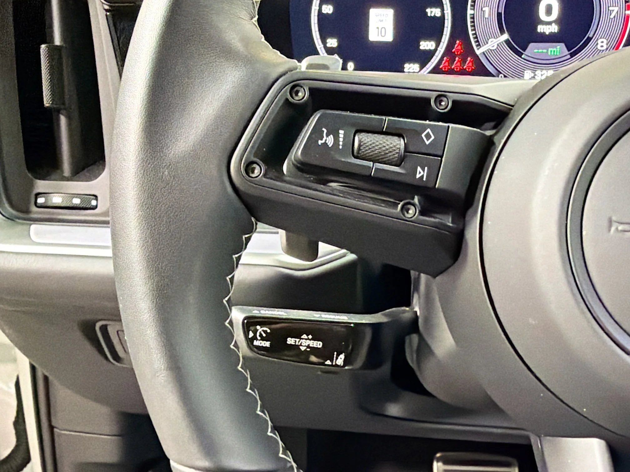2025 Porsche Cayenne Turbo E-Hybrid - Photo 38