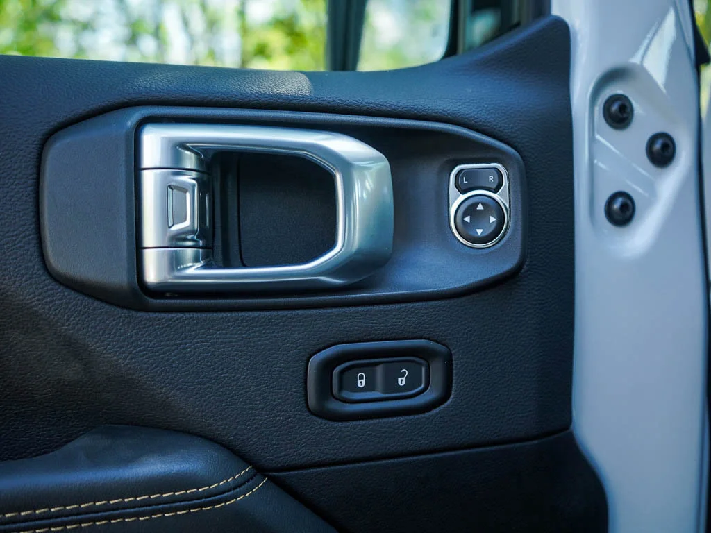 New 2026 Bright White Clearcoat Jeep Sahara image 17