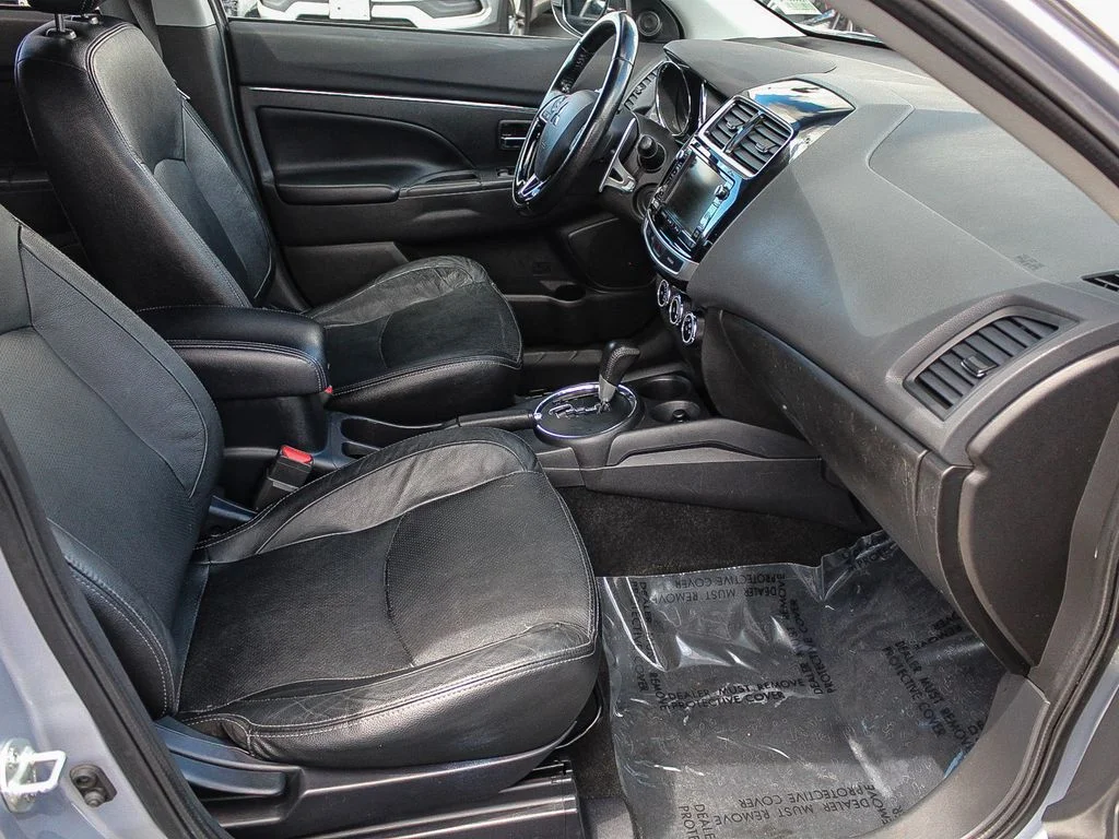 Used 2017  Mitsubishi SEL image 18
