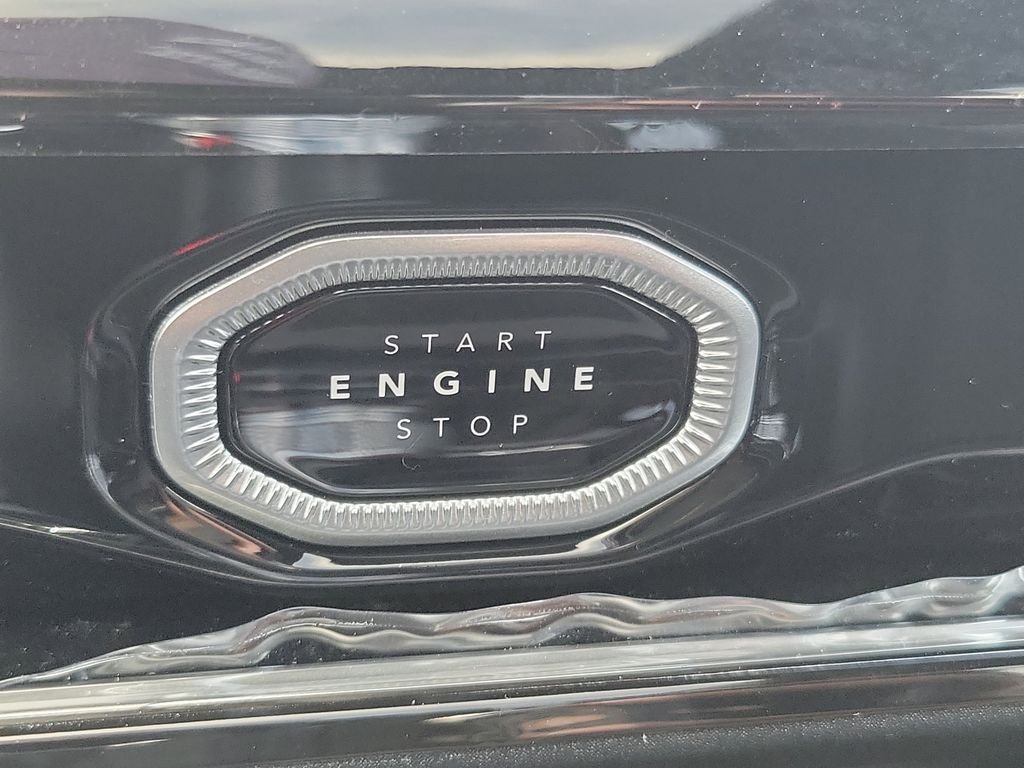 New 2026 Baltic Gray Metallic Clear-Coat Exterior Paint Jeep Limited Reserve image 25