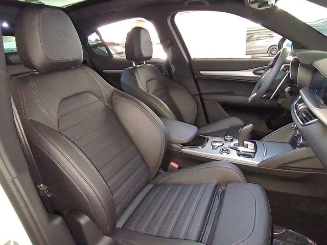 New 2026 Milano White Exterior Paint Alfa Romeo Veloce image 28