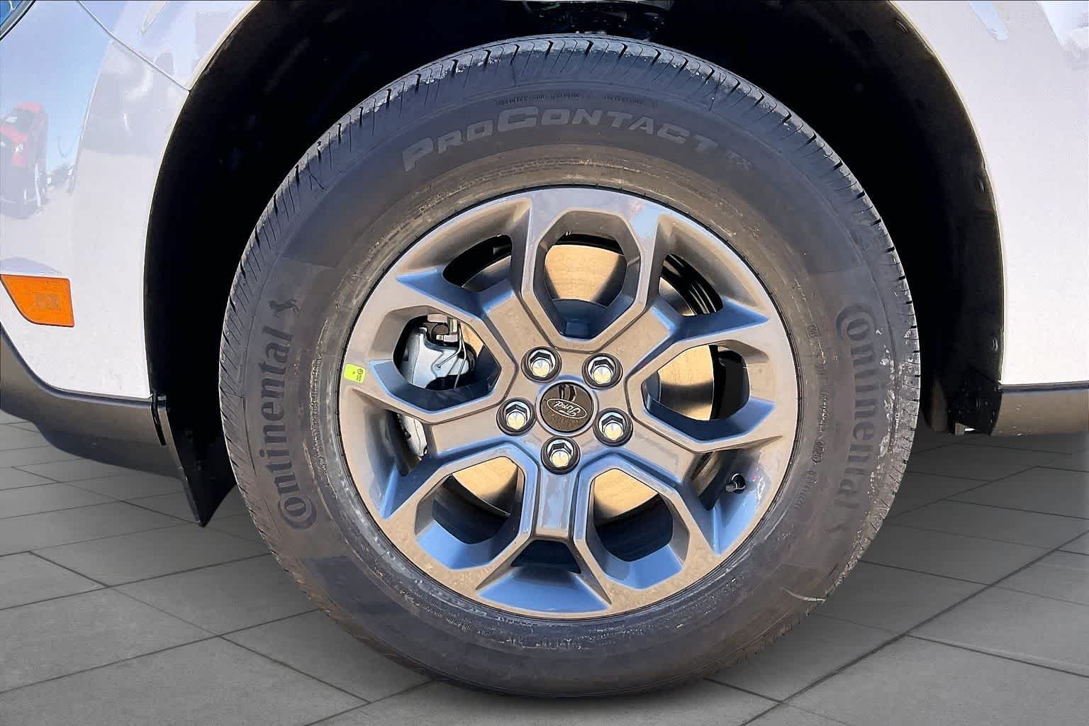New 2026 Oxford White Ford XLT image 11