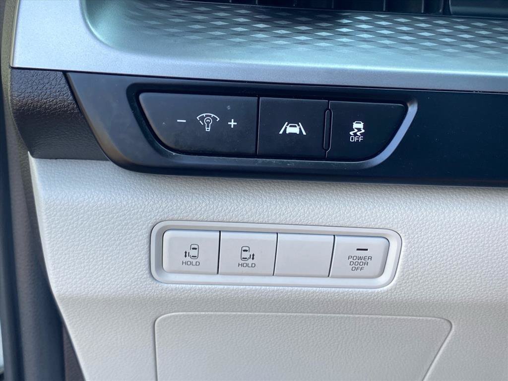 Used 2022 Silky Silver Kia LXS image 21