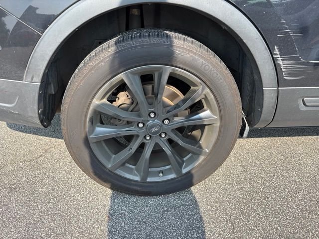 Used 2019 Agate Black Metallic Ford XLT image 5