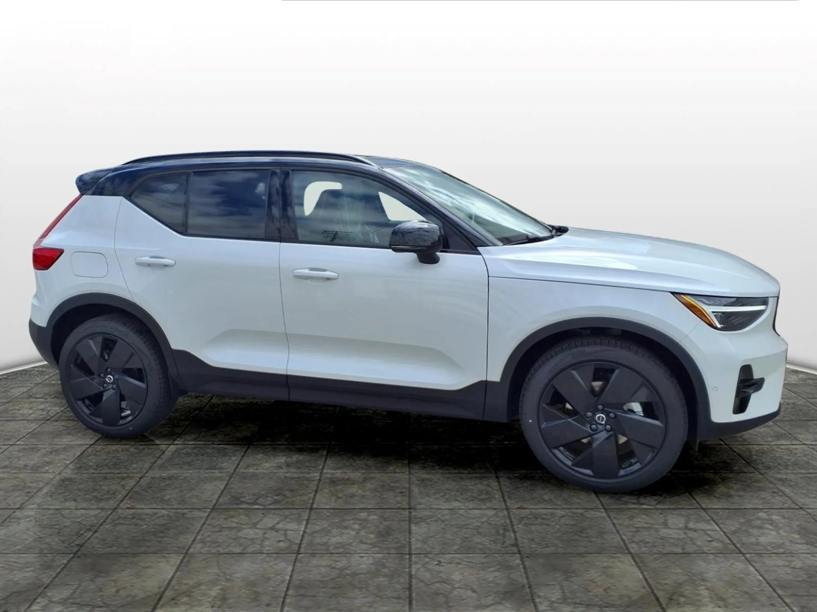 New 2026 Crystal White Volvo Ultra Black Edition image 2