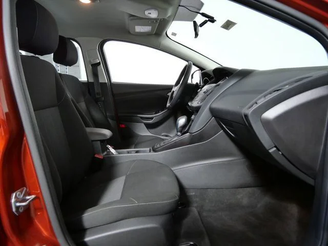 Used 2018 Red Ford SE image 10