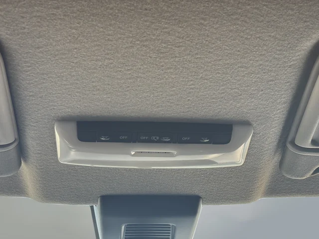 Used 2022 Gray Nissan SV image 36