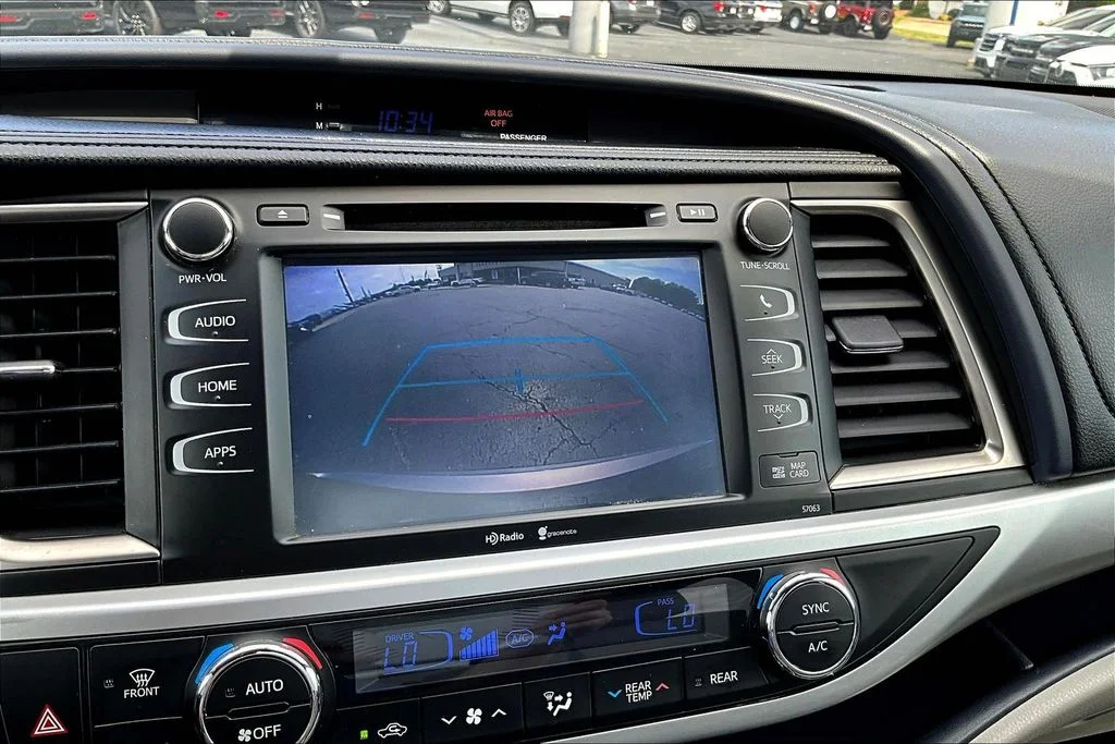 Used 2015 Predawn Gray Mica Toyota XLE V6 image 16