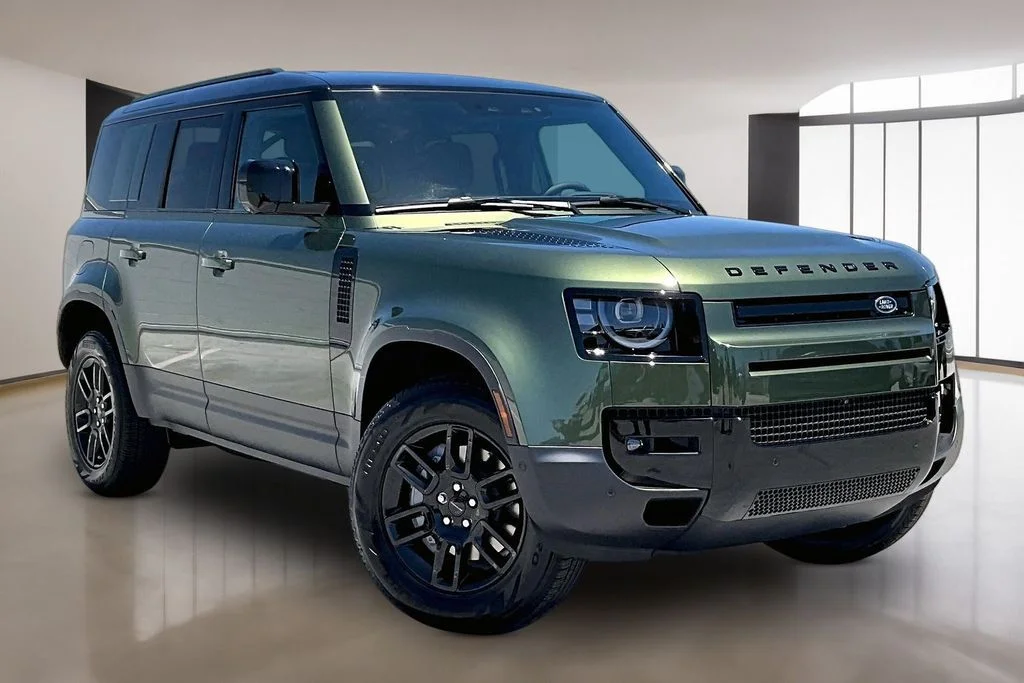 New 2026 Green Land Rover S image 2