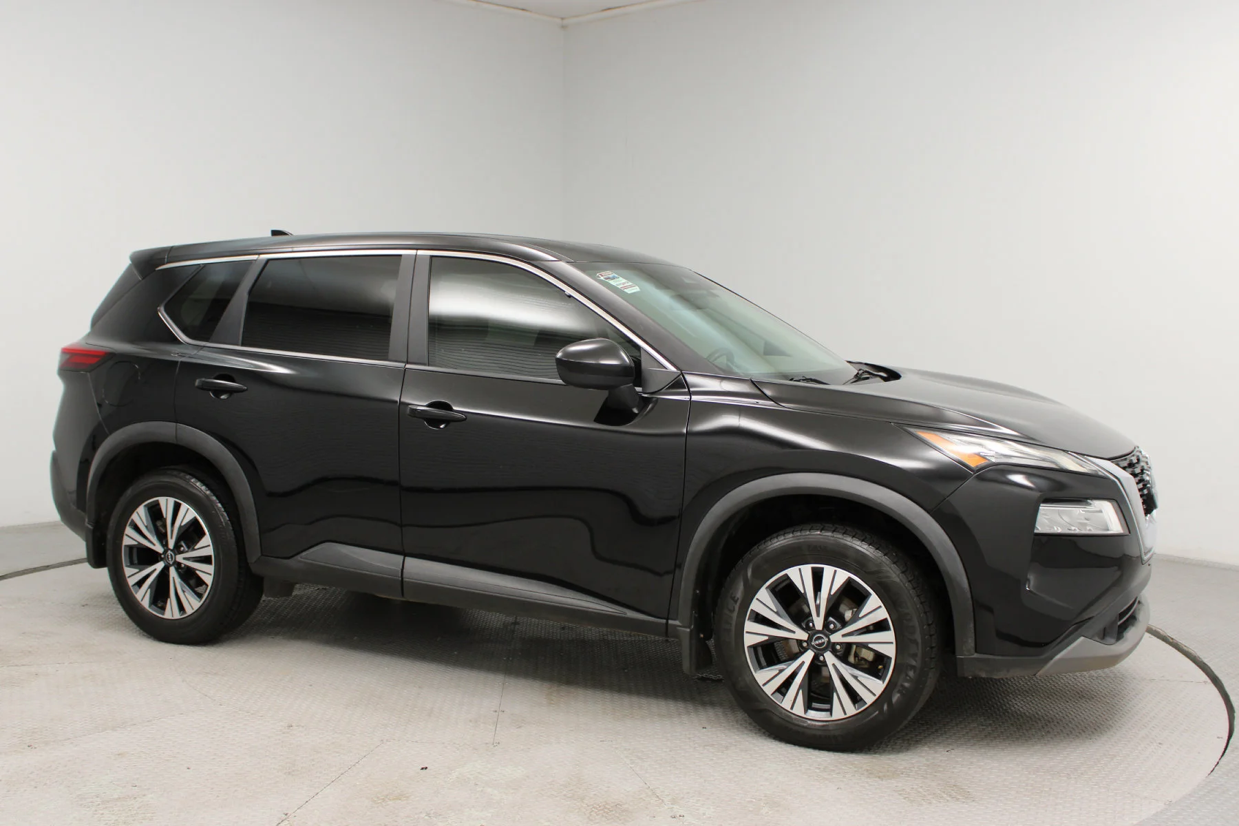 Used 2023 Super Black Nissan FWD SV image 8