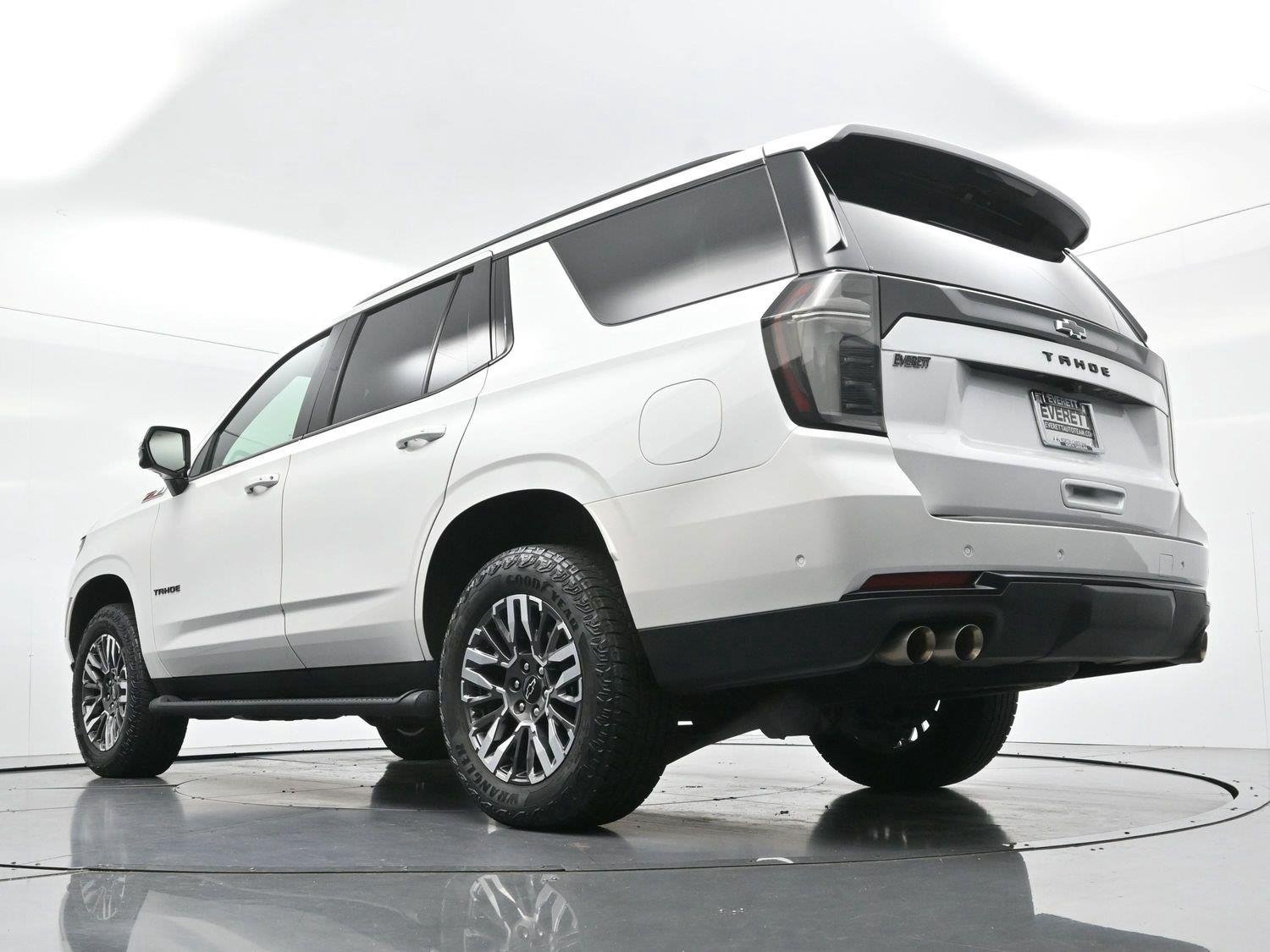 Used 2025 Iridescent Pearl Tricoat Chevrolet Z71 image 46