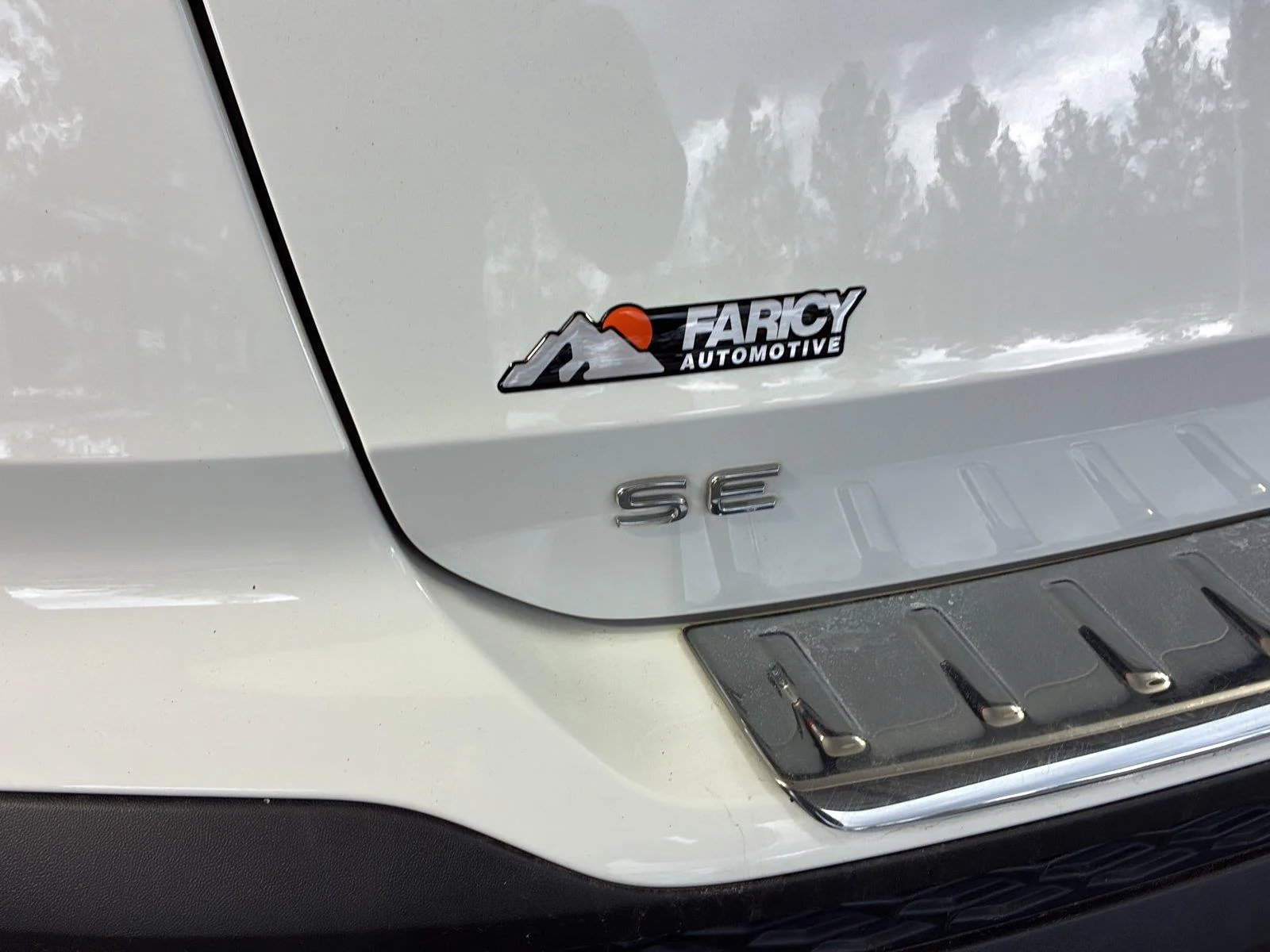 Used 2022 Pure White Volkswagen SE image 8