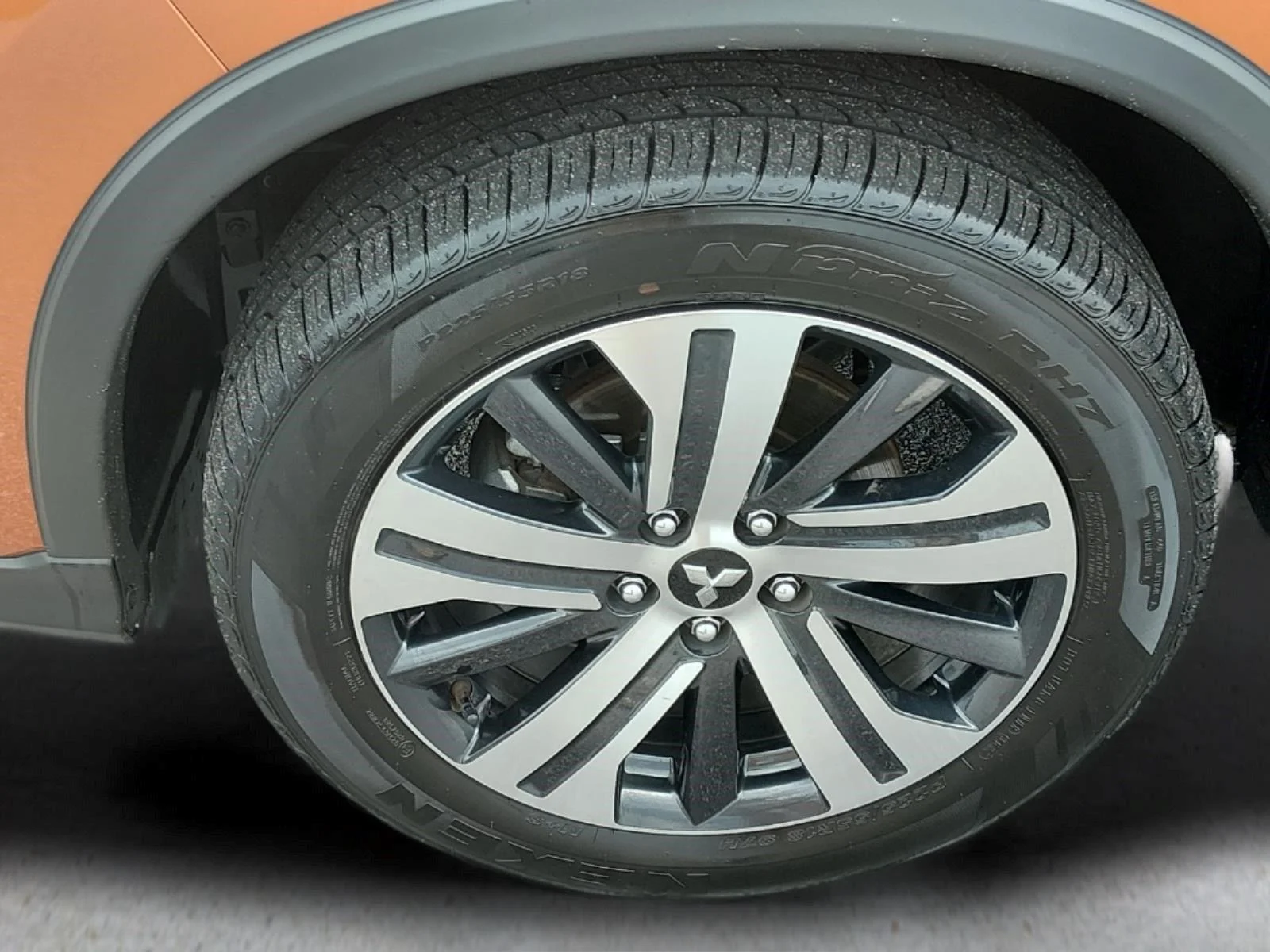 Used 2023 Sunshine Orange Metallic Mitsubishi ES image 11
