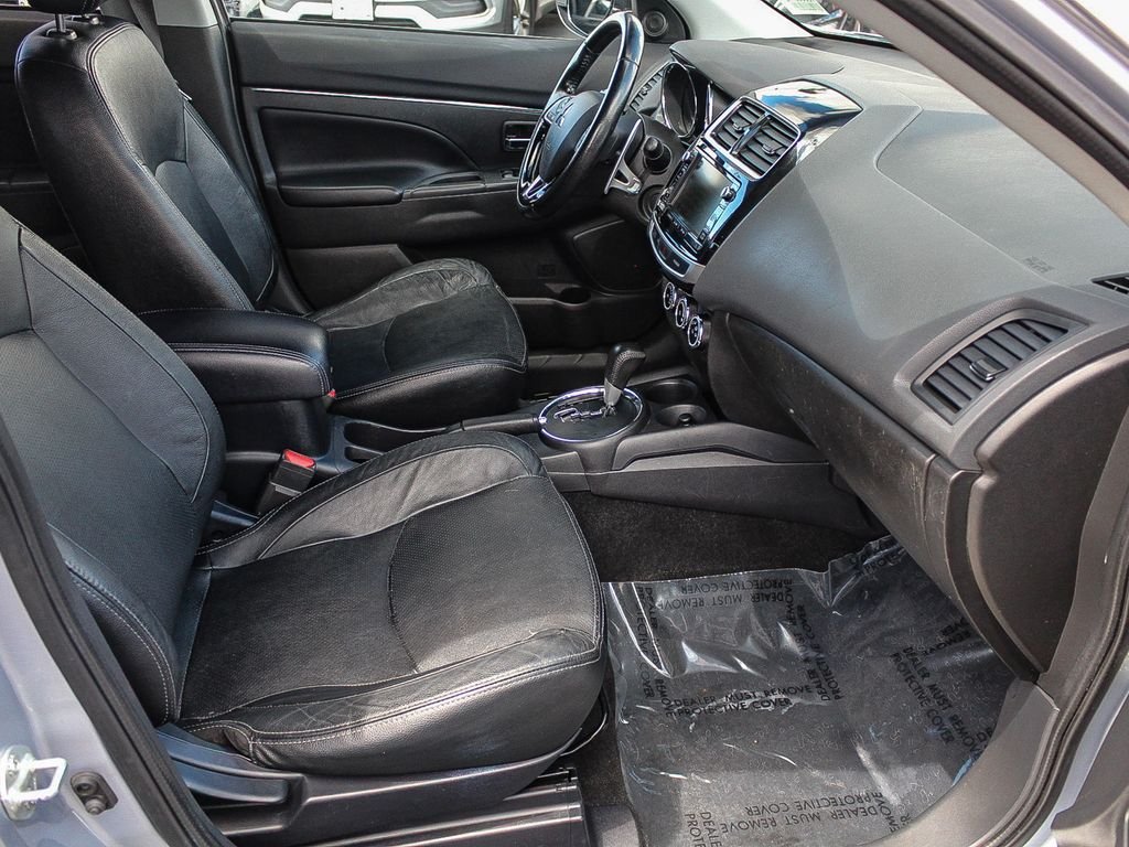 Used 2017  Mitsubishi SEL image 18