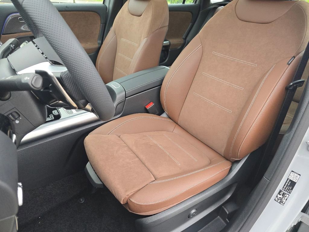 New 2026 MANUFAKTUR Alpine Grey Mercedes-Benz GLA 35 AMG® image 61