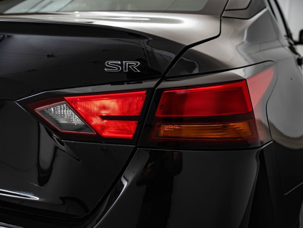 Used 2019 Super Black Nissan 2.5 SR image 9