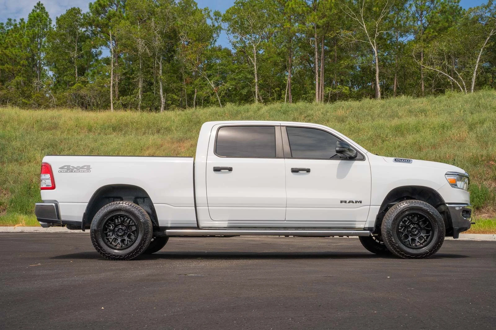 Used 2023 White Ram Big Horn/Lone Star image 8