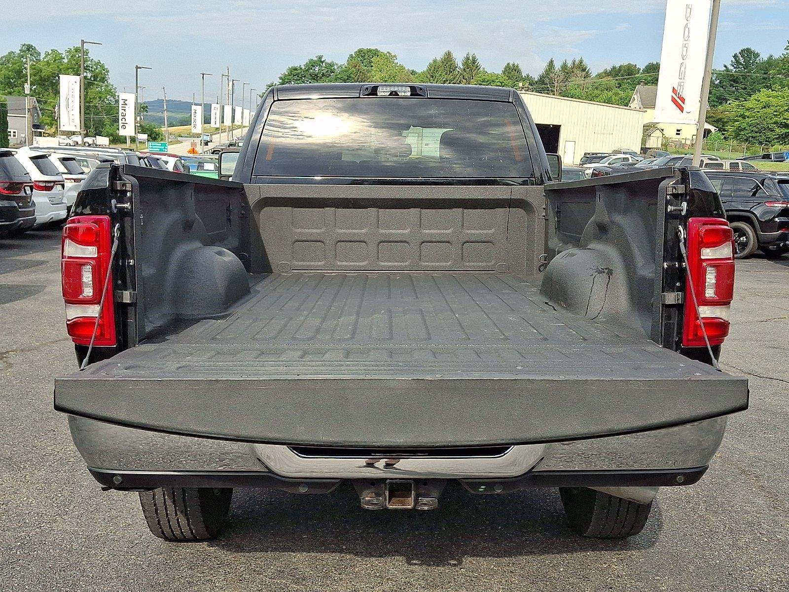 Certified Used 2024 Diamond Black Crystal Pearlcoat Ram Big Horn image 28