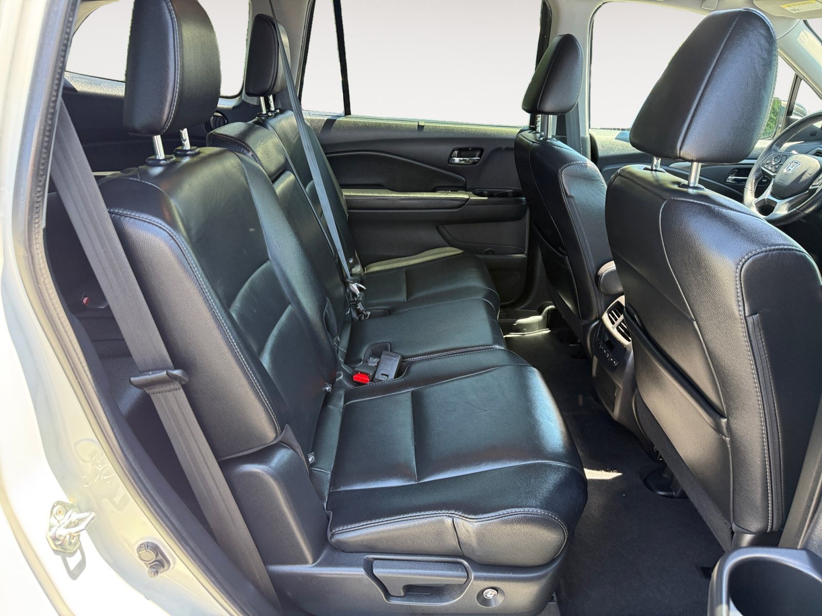 Used 2019 White Diamond Pearl Honda EX-L image 18