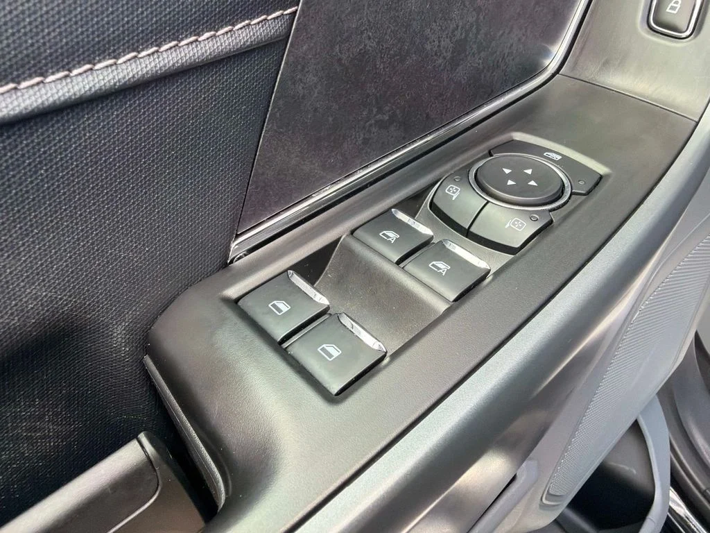 Used 2025 Agate Black Metallic Ford XLT image 19