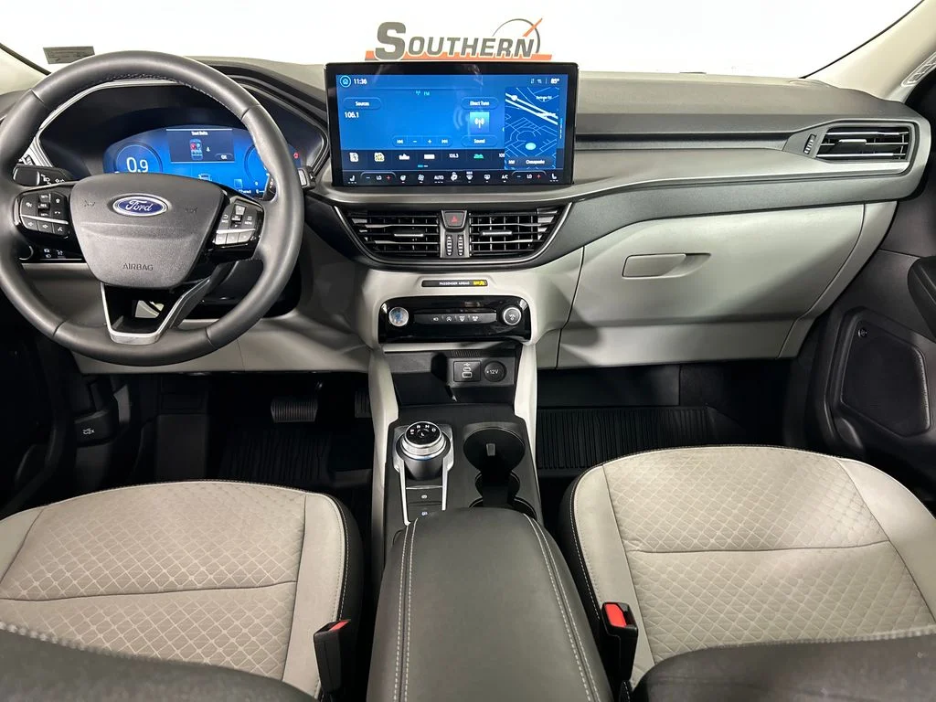 Used 2024 Red Ford Active image 17